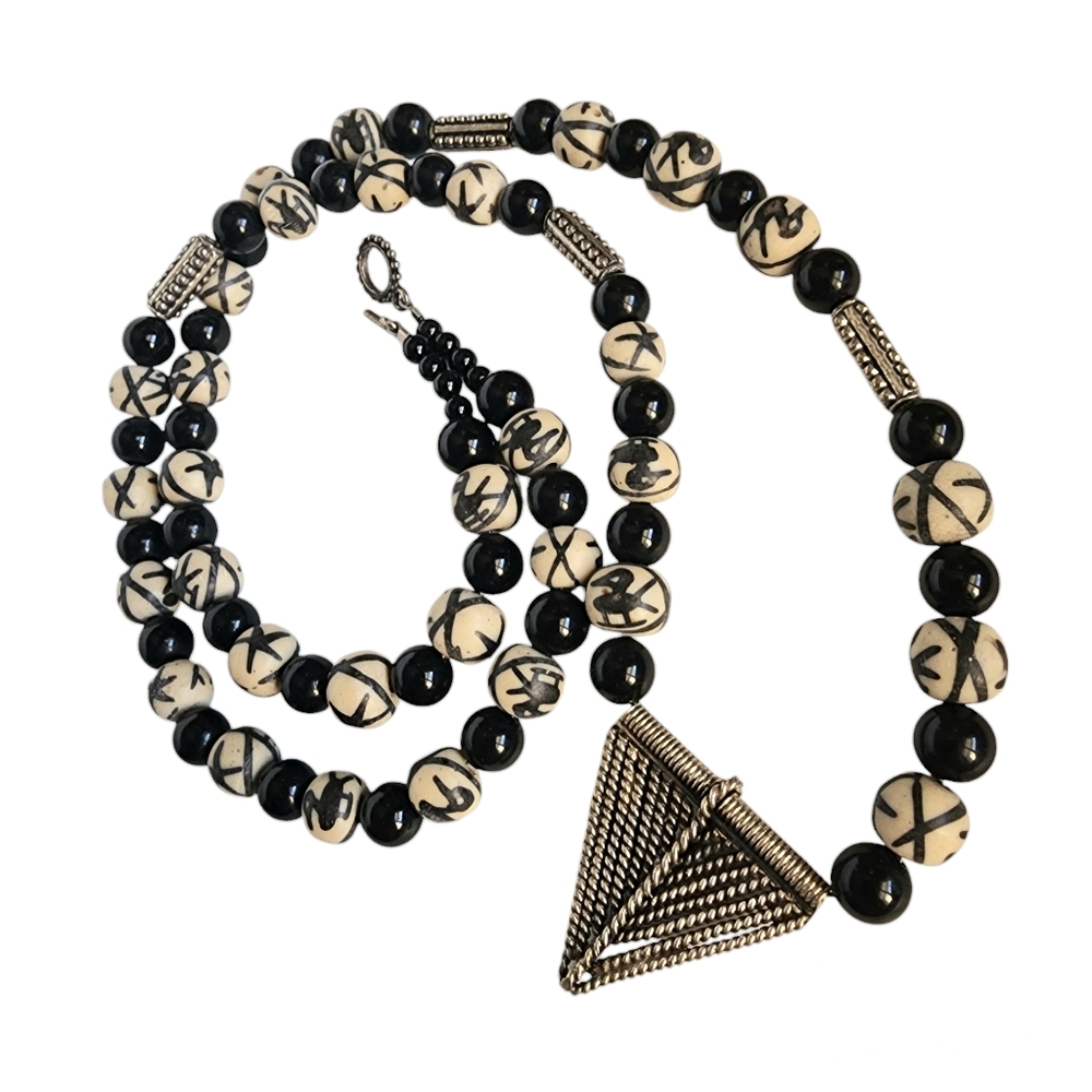 Black and White Modernist Beaded Necklace Abstract Painted Vintage Jewelry EUC